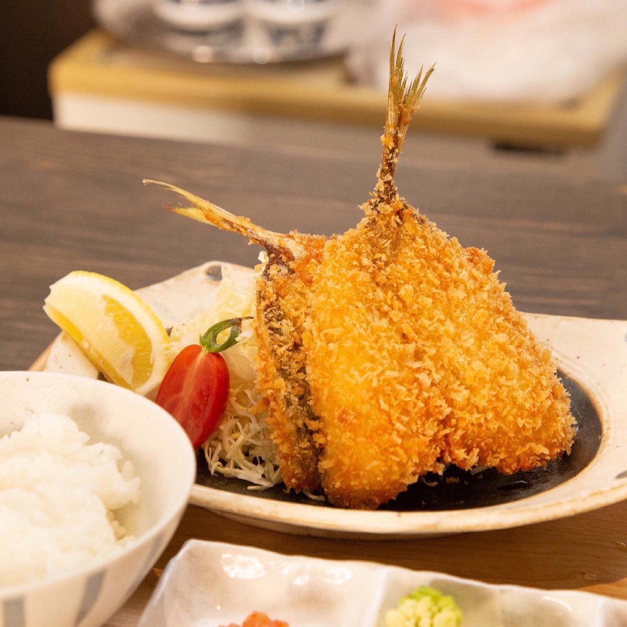 Blue Fishing 福岡にアジフライ定食屋さん そうですアジングメーカー34が運営するアジンガーが作る本物の アジフライ 味わった事のない黄金のアジフライ 是非 ご賞味ください 営業時間 11 30 14 30 あじフライ食堂かば 17 00 23 00 京鉄板家かば Blue Fishing 福岡にアジフライ定食屋さん そうですアジングメーカー34が運営するアジンガーが作る本物の アジフライ 味わった事のない黄金のアジフライ 是非 ご賞味ください 営業時間 11 30 14 30 あじフライ食堂かば 17 00 23 00 京鉄板家かば