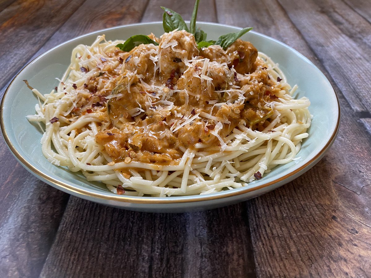 didis_my's tweet photo. My version of chicken meat balls in creamy tomato sauce over a nest of spaghetti  ! @aaravmeanspeace @DavidRoccosVita @italianfoodnet @FoodNetwork #foodtwitter #RecipeOfTheDay #foodphotography #foodie #SaturdayVibes #lockdownlunch https://t.co/xkRY6V7dCI
