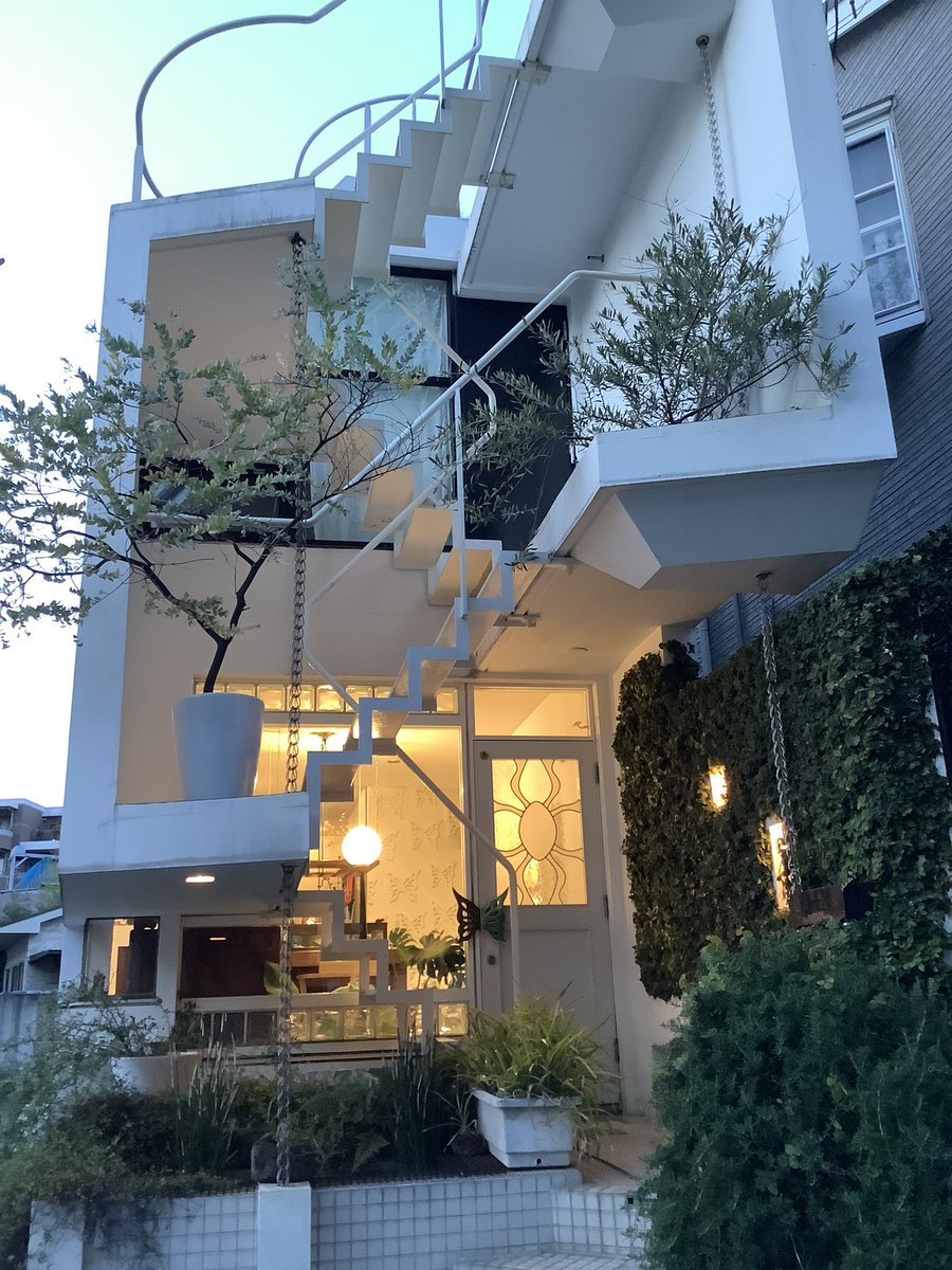 もう建築家の名前書いといてほしい