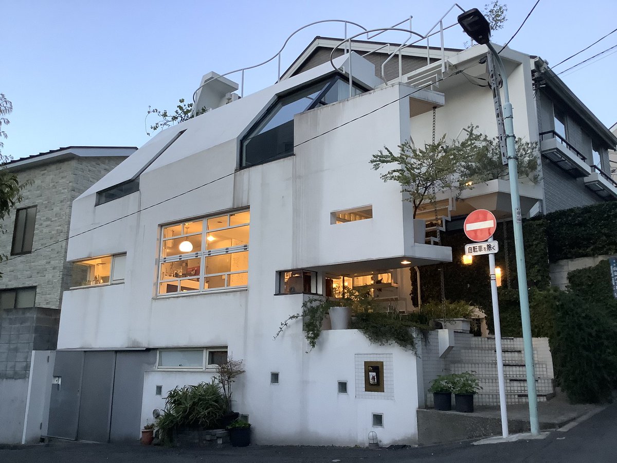 もう建築家の名前書いといてほしい