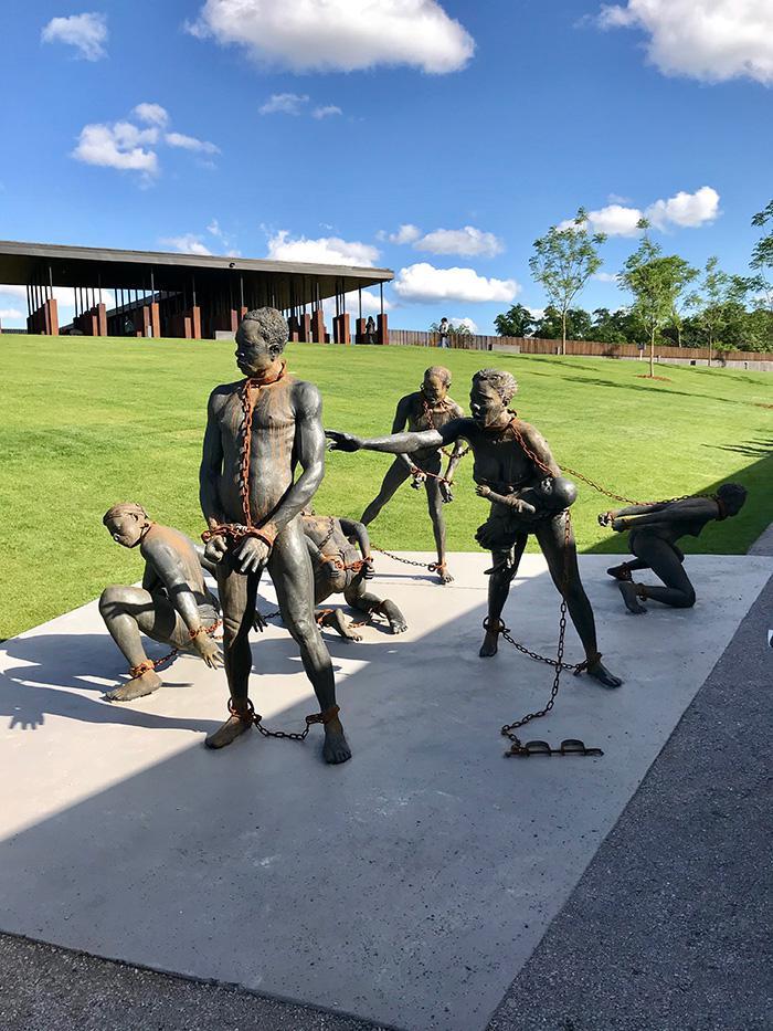 hrw's tweet image. “Racial justice and racial healing can only be achieved if the US finally reckons with its racist past and present and takes steps to provide genuine, meaningful repair.”

trib.al/UKZZlQi
#ReparationsNow 
#JusticeCantWait
#HR40