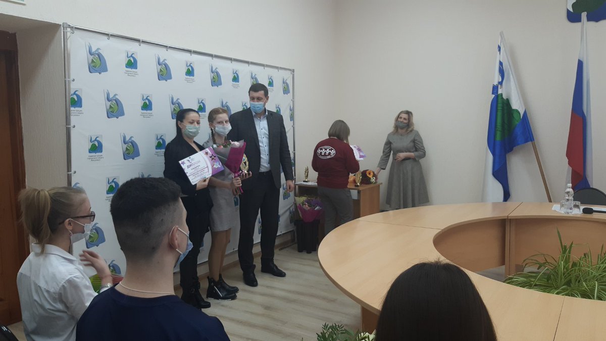 В администрации г.о.Жигулёвск состоялось награждение победителей Городского конкурса талантливой молодёжи.Два ансамбля МКЦ стали ПОБЕДИТЕЛЯМИ в номинации «Лучший коллектив»-это вокал.ансамбль «Камертон»(рук. Д.Берестова)и Образцовый хореограф.ансамбль «Элегия»(рук.Л.Суфиева)УРА