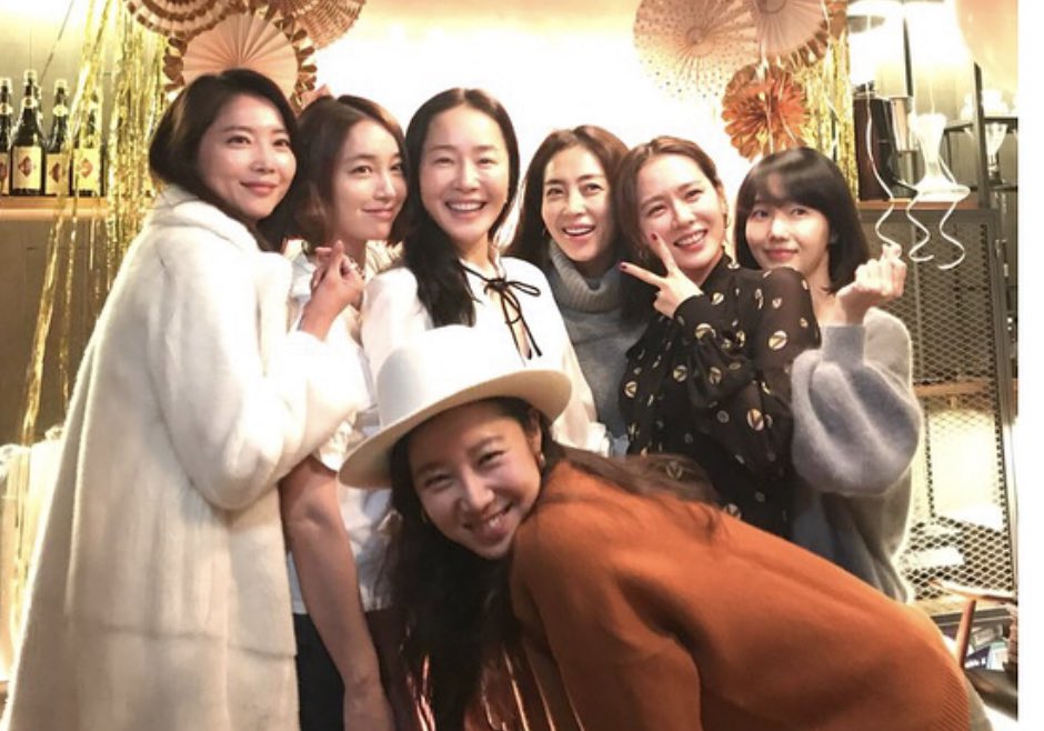 Surprised that there are Binjin fans who still don’t know who Yejin’s posse, the Cinderella 7 are... so this thread is for you.