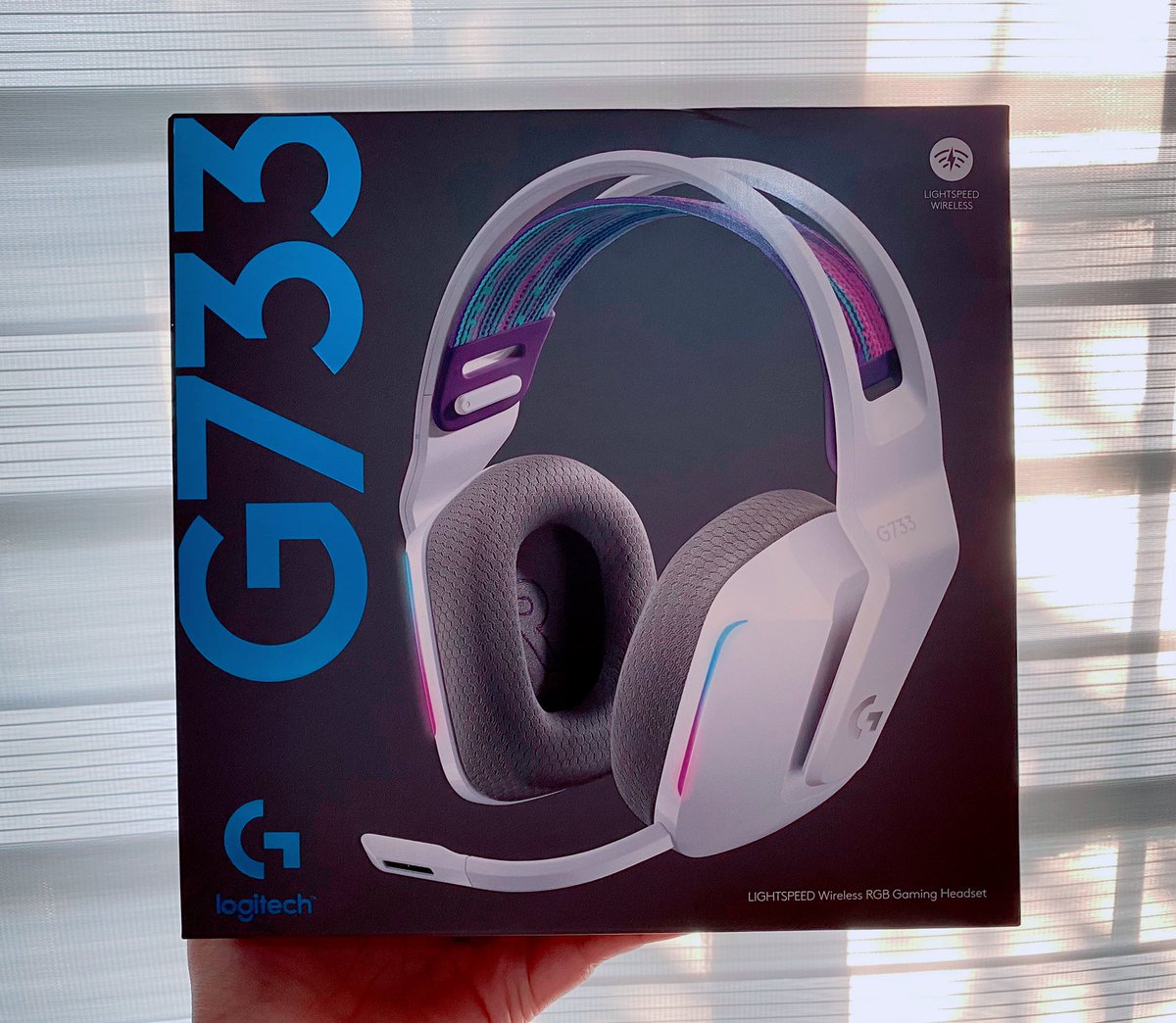 I forgot to add the table in this thread (partly because I changed it), but the headset is heeeere Keeb will arrive next week!