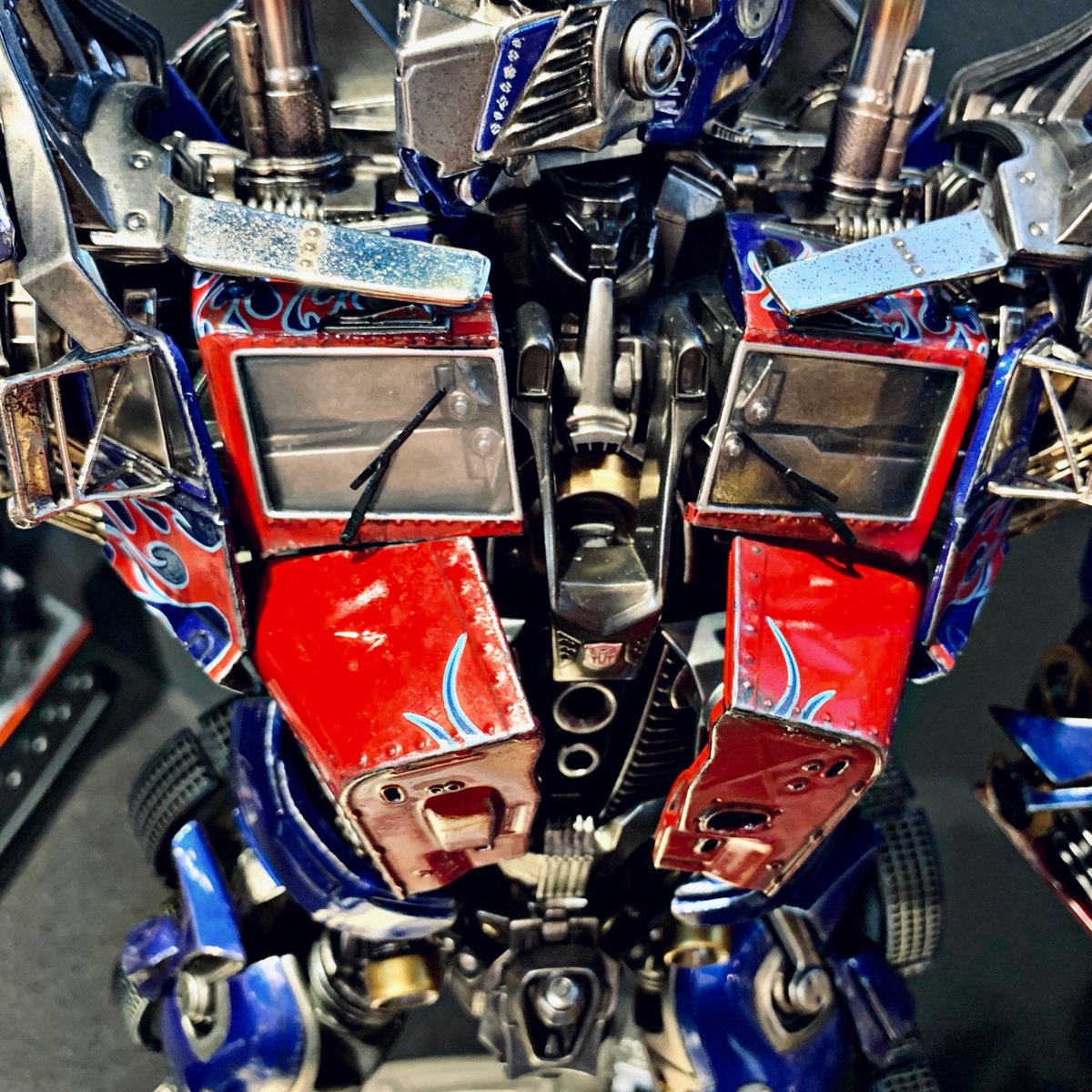Prime1Studio's tweet photo. #これを見た人は胸部アップの画像を貼れ

#prime1studio のスタチューは胸部のディティールまでこだわってます😎
現在このスタチューが見られるのは
【新宿ギャラリーショップ】になります！
お間違え無く😁
#プライム1スタジオ #galleryshop #P1S_GS  #Transformers #トランスフォーマー #EVA #エヴァ https://t.co/gYMIjXIGqo