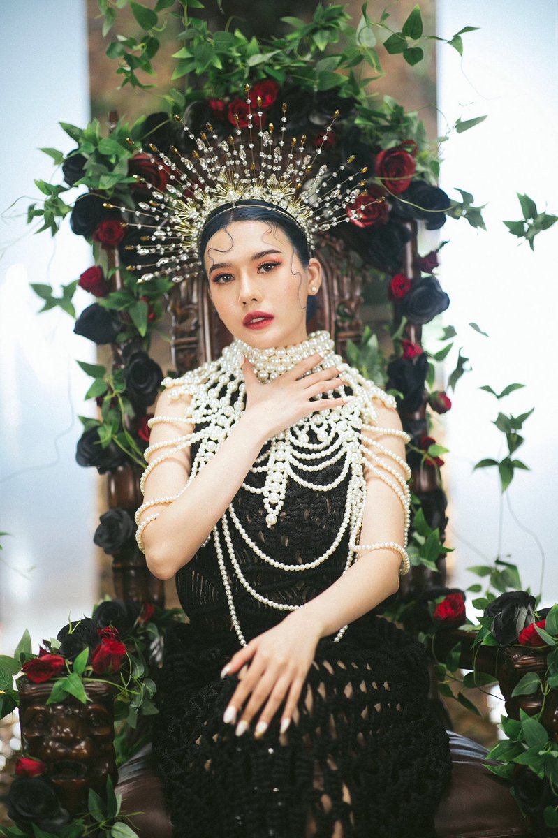 StepKK21's tweet photo. You hurt me so bad 👸🏻🦚
#NOTYOURTOY_TERRA
#TERRACOMEBACK
#TERRAGirlgroup
#2ndrentertainment https://t.co/tJzKaIawRs