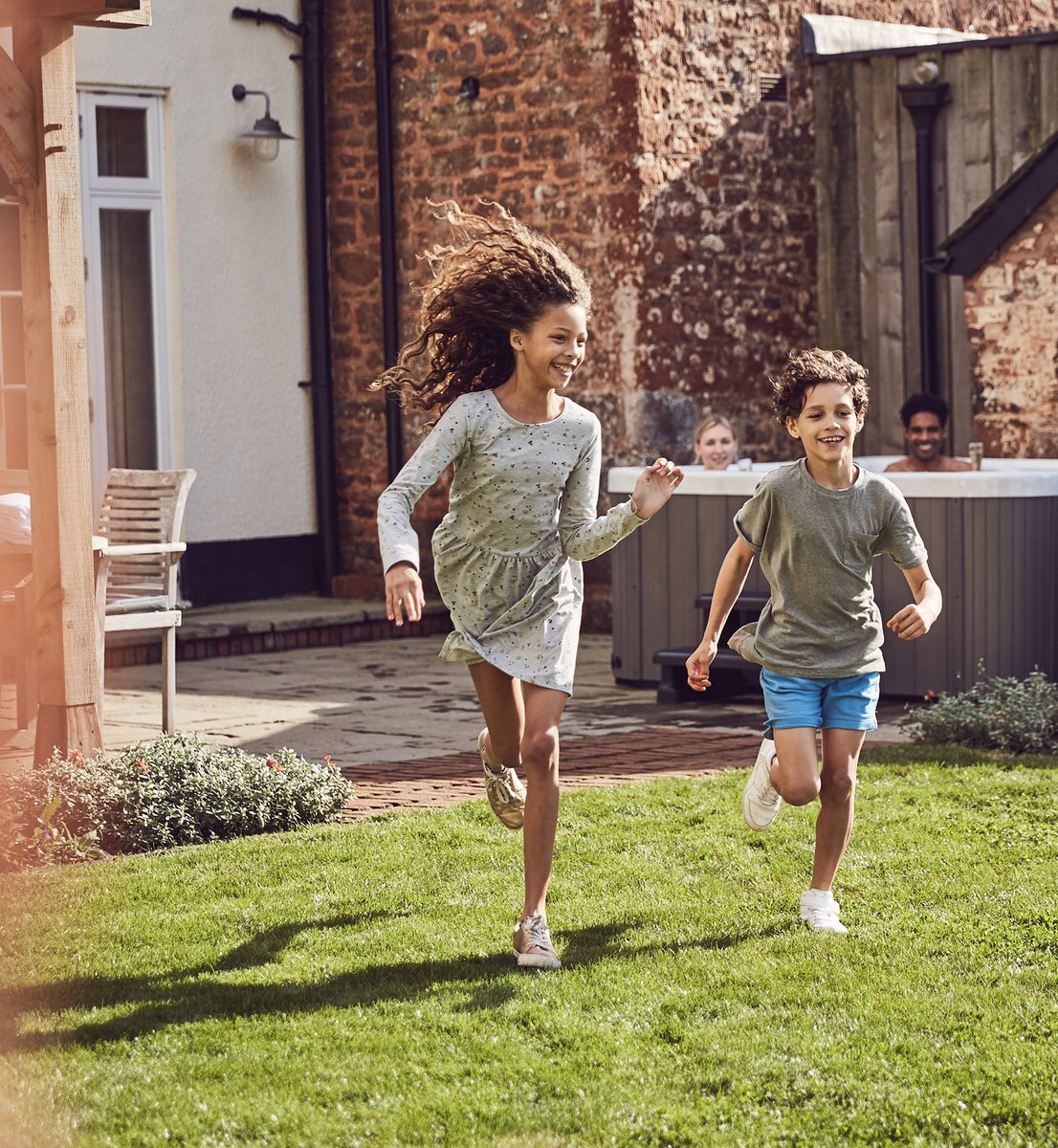 RobPassmore1's tweet photo. Lifestyle images shot in October with @AltumMedia. @mustardmodels helping us create a winter and summer look in one day. Roll on summer ☀️😄 https://t.co/jsoDK8y3fO