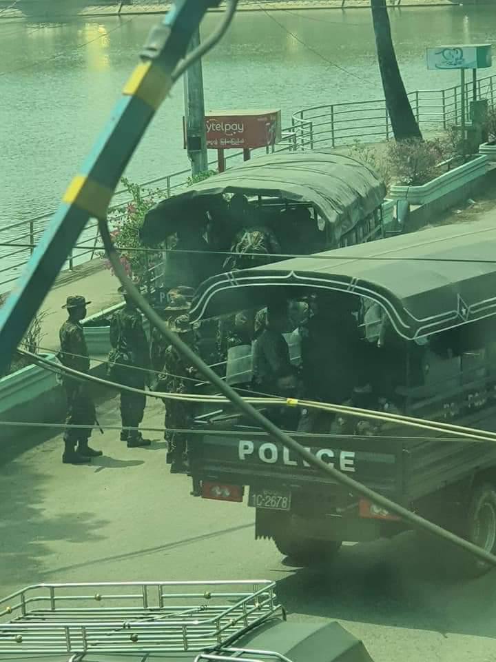 PhyoPyaePyaeZi1's tweet photo. Military terrorists ordered no going out on streets between 10am to 3pm today in Bago and also threatened civillians to remove PSI satellites if they have one.
ELECTED CRPH
#Apr10Coup 
#WhatsHappeningInMyanmar
#BagoMassacre https://t.co/FaUCpN76tY