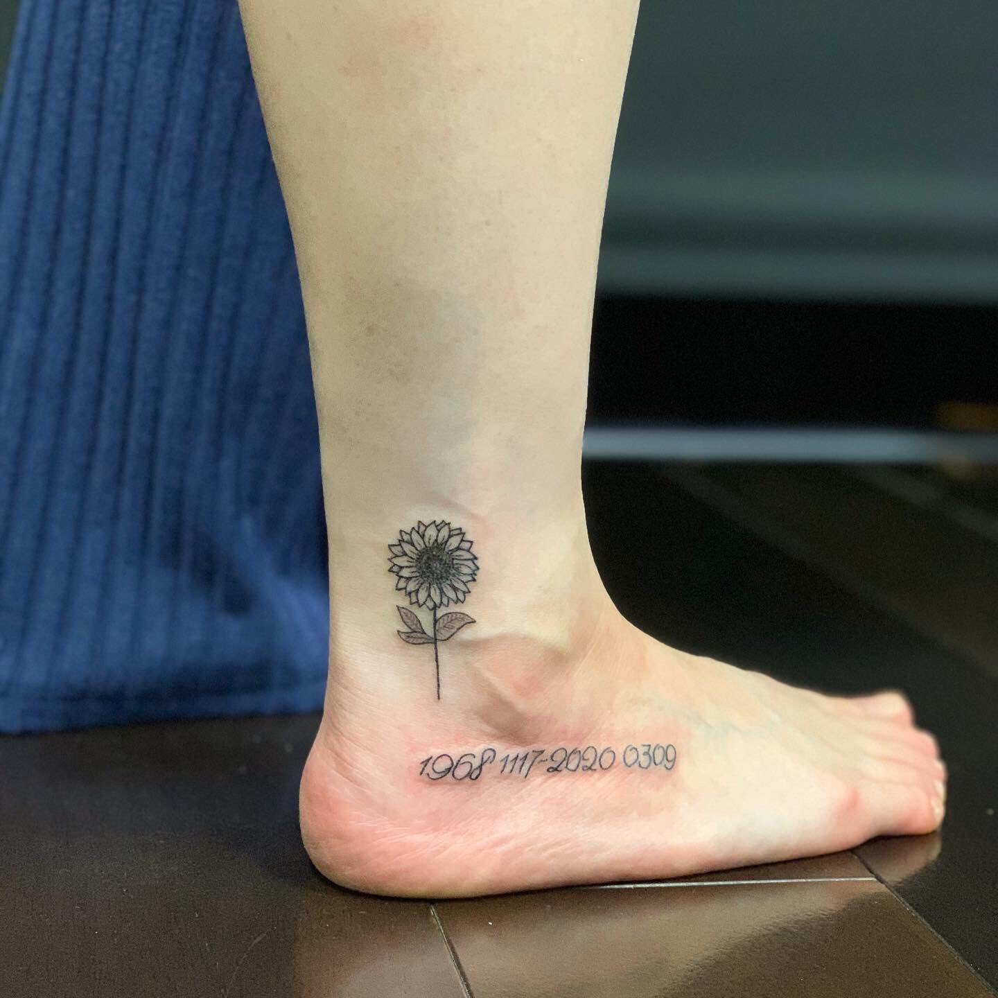 刺青 初代彫ゆう ひまわり レタリングタトゥー ヒマワリの花言葉 私はあなただけを見つめる 愛慕 崇拝 向日葵 タトゥー Sunflowertattoo Letteringtattoo 刺青 Irezumi Wabori タトゥー Tattoo 前橋彫ゆう 初代彫ゆう 彫ゆう Horiyu
