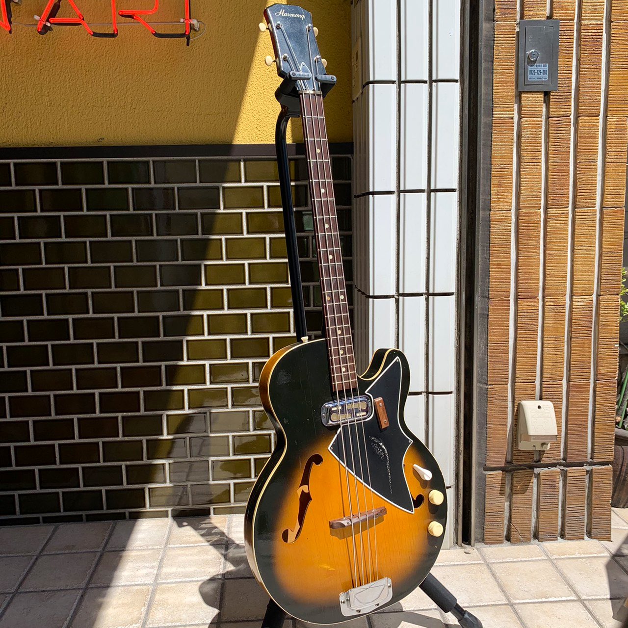 Harmony2点 Vintage Harmony H72 at the Reverb.com Booth- It's old