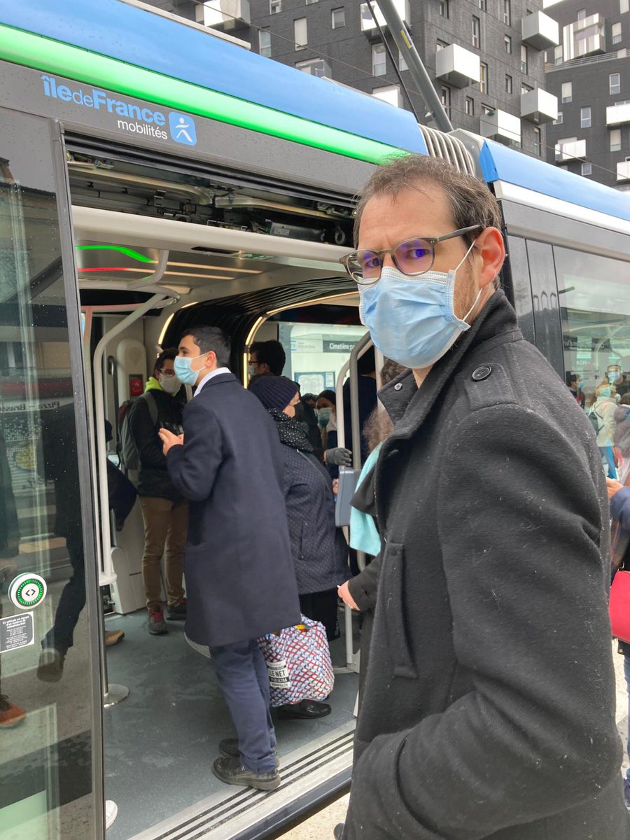 IvryAutrement's tweet photo. Pour le voyage inaugural du @T9_IDFmobilites, @Seb_Bouillaud et @EmilieeJean étaient aux côtés des 1ers voyageurs #Ivryens ce matin !
#Transports #Tram9 #IvrysurSeine #ValdeMarne @iledefrance @IDFmobilites https://t.co/Z4Hp2HyZ0h