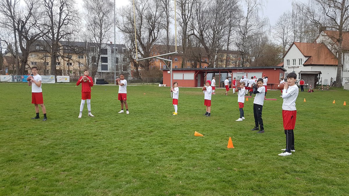 Always so much fun coaching the young aspiring QBs (11U, 13U, 16U) and see the progress they are making... #coachingQBs #YouthFootball