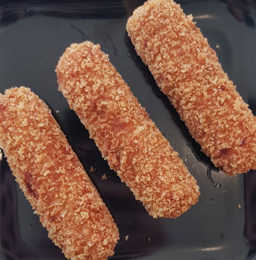 Ze zijn er weer, Asperge kroketten 😋
Een heerlijke seizoenskroket gevuld met een romige ragout en asperges. 

Ook online te bestellen op cafetariarikken.nl

#aspergekroket #asperge #kroket #breedeweg #groesbeek #cafetaria