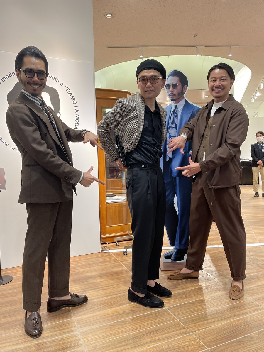 u_ta21's tweet photo. ２月に購入したパンツ👖で阪急さんのイベント行ってきた！！まさかのジャケットお直し無しw更にはたくさんバッジまで😊また少しオシャレベル上がりそうだな。ティアモさん、広瀬さん、笹Dさん、高田さん、ありがとうございます😊
#tiamolamoda #ringjacket 
@Tiamo_la_moda @micamotto https://t.co/zUMGvxr4jN