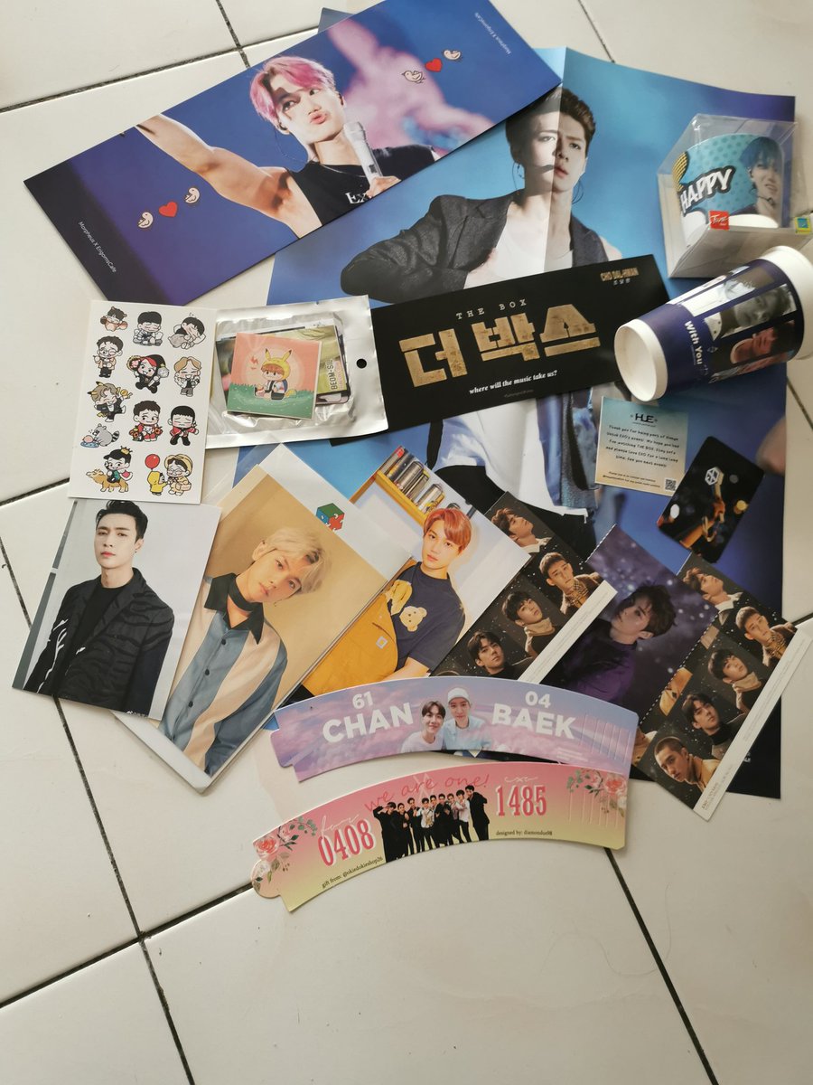Thank you <a href="/hanyauntukEXO/">Hanya Untuk EXO ✨</a> for organizing the event!watching Chanyeol in the big screen sambil baring ala2 dekat rumah was so satisfying!😆
thanks for all the freebies as well! banyaknya 😂
#TheBox #TheBoxinMY #THEBOXwithPCY #CHANYEOLinTheBox #ChanyeolTheBox #Chanyeol <a href="/weareoneEXO/">EXO</a>
