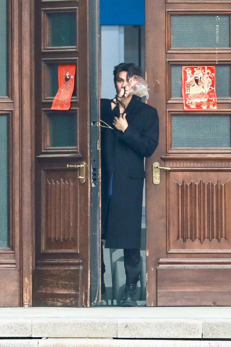 wenhearts's tweet photo. duan xingxing showing the fsjj that hes eating chicken 🥺 

© DXX0110•段星星
#duanxingxing #段星星 #YouthWithYou3 #青春有你3 https://t.co/b7E98TQqnH