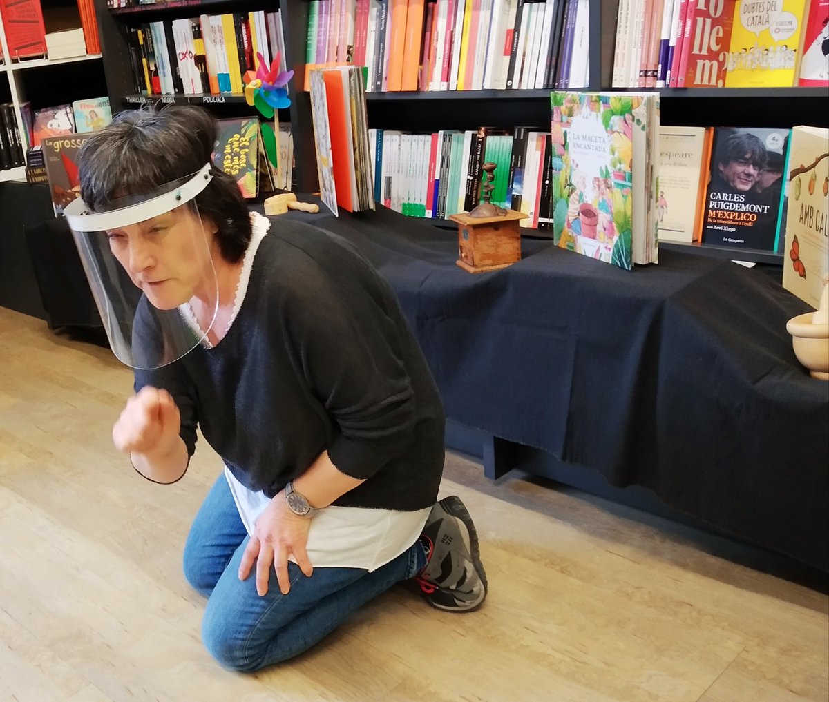 La pluja no atura els contes! 
#llegintalafontdemimir #contesirondalles #contesalcarrer #petitmimir #contes #fembarri #umpalumpaprojectesculturals <a href="/IsabeldlRio/">Isabel del Río Sanz</a> <a href="/bcnliteratura/">Barcelona Literatura</a> <a href="/bcncultura/">Barcelona Cultura</a>
instagram.com/p/CNe06GJhB5I/…