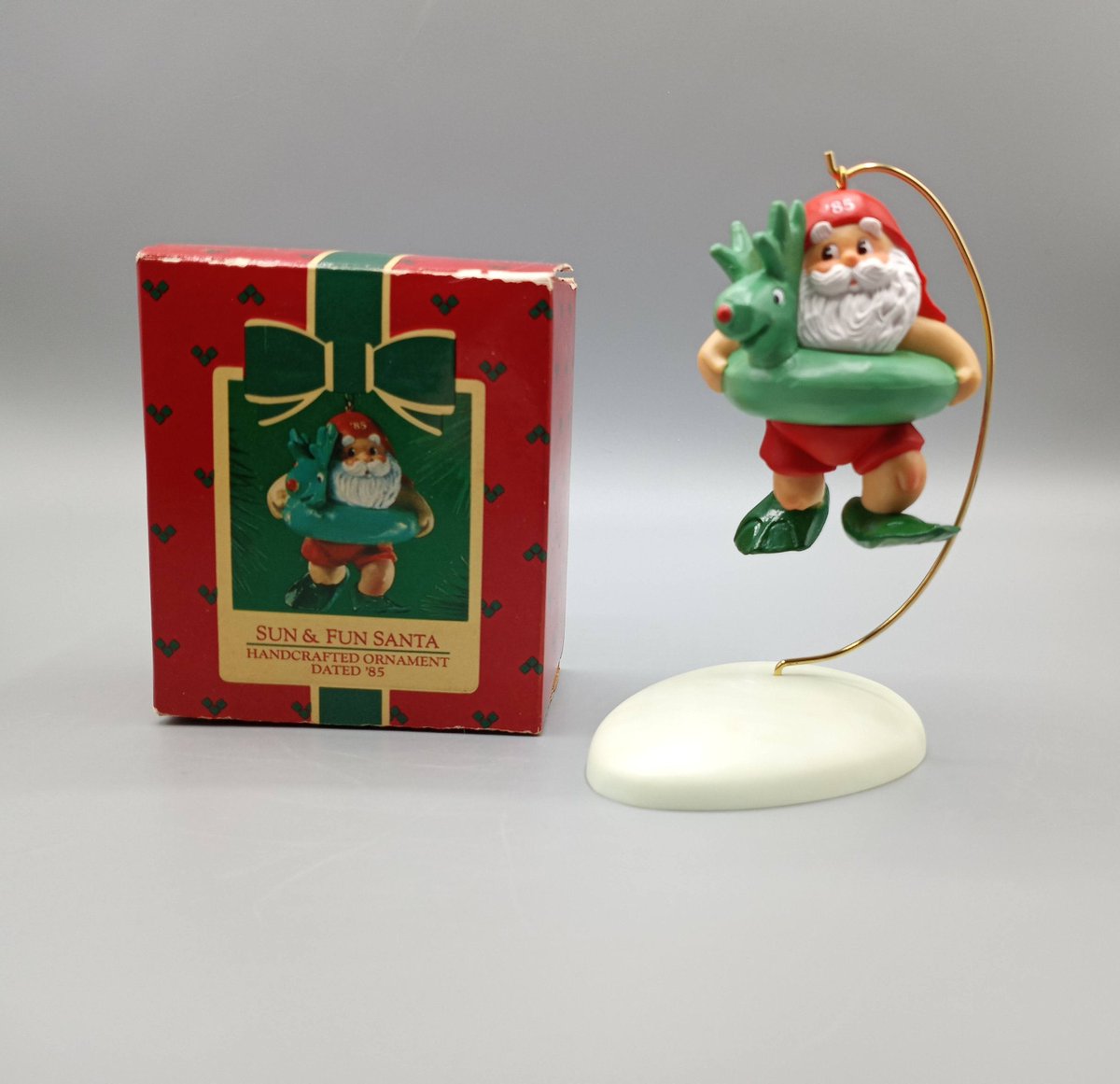 AntiquesTJ's tweet photo. Excited to share the latest addition to my #etsy shop: Hallmark Christmas Ornament Sun and Fun Santa 1985, Vintage Hallmark, Christmas, Holiday, Tree Decoration, https://t.co/XwCcmLpwDx #hallmarkornament #treeornament #santa #sunandfun #sunsanta #funsanta #holiday #chr https://t.co/pjbL9GUU9Q