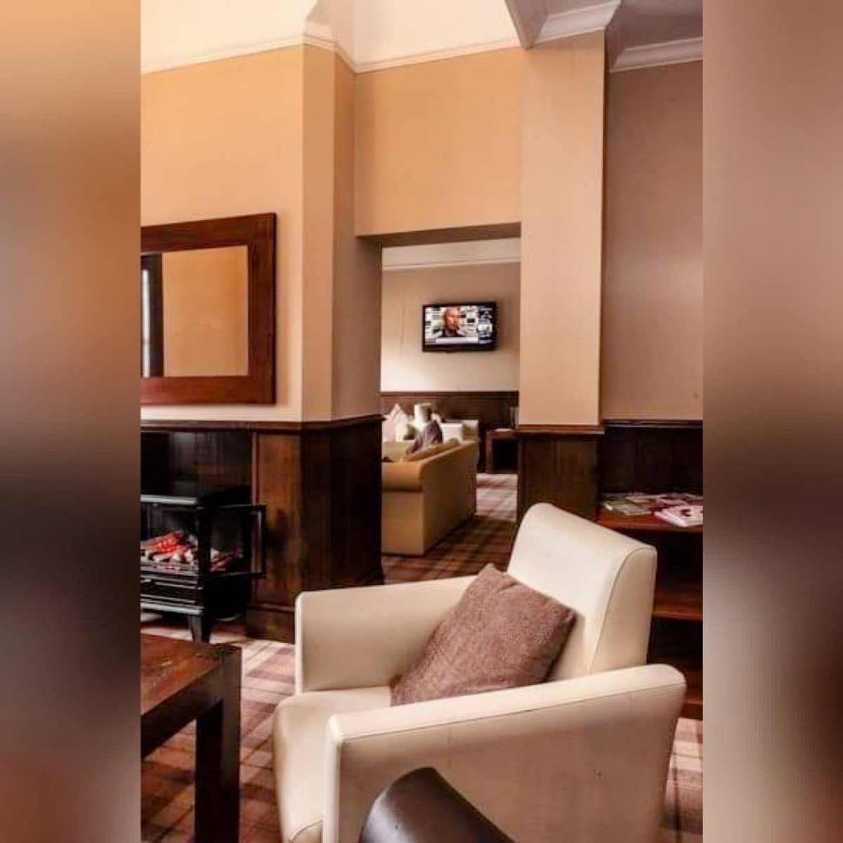 Only 2 days to go!!
Can you believe this is what our bar once looked like? Here is a before and after! 
Does anyone remember when it looked like picture number one? Let us know!
If so, which do you prefer?🤔
Stay Safe, 
The Great Northern Team ♥️