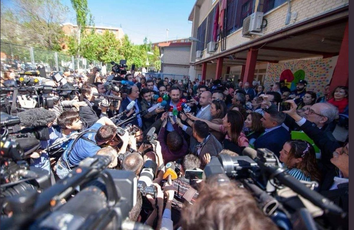 cgtzonasur's tweet photo. FASCISMO | Explicación del ascenso de la #ExtremaDerecha en una sola imagen.
#BlanqueamientoFascista y #MediosDeComunicación
#FascismoInstitucinal y
#FascismoSociológico
#SpanishIsAFascistState
Al #fascismo nunca se le ha parado en las urnas, sino en las calles ! #NoPasarán https://t.co/FNIW6ewRTg