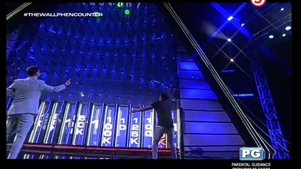 DIEGSBIEOfcl's tweet image. Ang cute naman ng Diego namin. HAHAHA napakamot nalang siya e.

#TheWallPHEncounter @loyzagadiegs