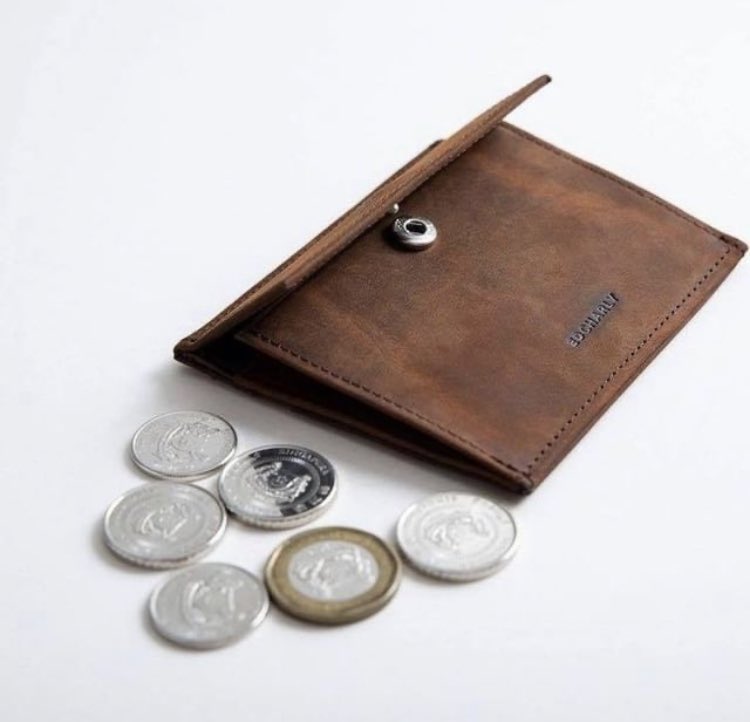 edcharly_'s tweet photo. Ed Classic: The Perfect Minimalist Wallet That Holds Your Cash, Cards and Coins!
Available in Crazy Horse Leather or Black Saffiano Leather.
#edcharly #minimalistwallet #slimwallet https://t.co/T0SbEV6tok