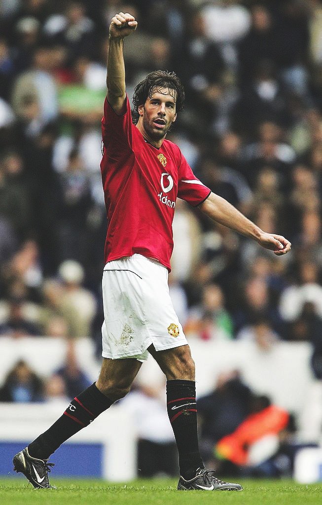 Ruud Van Nistelrooy acknowledges the travelling Reds at White Hart Lane following his goal as United beat Spurs 1-0, September 2004.
