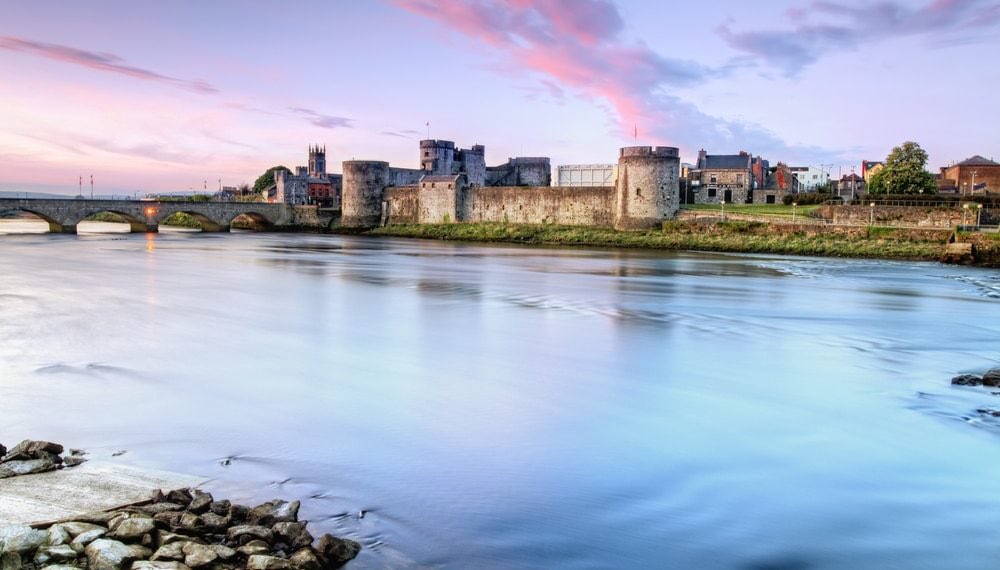 willleahy's tweet photo. Is that dear Isle, is that dear Isle to me

It is not, that alone it stands

Where all around is fresh and fair

But because it is my native land

And my home, my home is there

#LimerickAndProud https://t.co/7aRCr97hVe