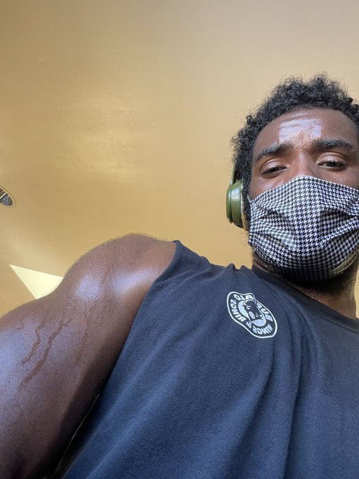 Cmon get that tongue out 😋 https://t.co/hWUQuz2D4X