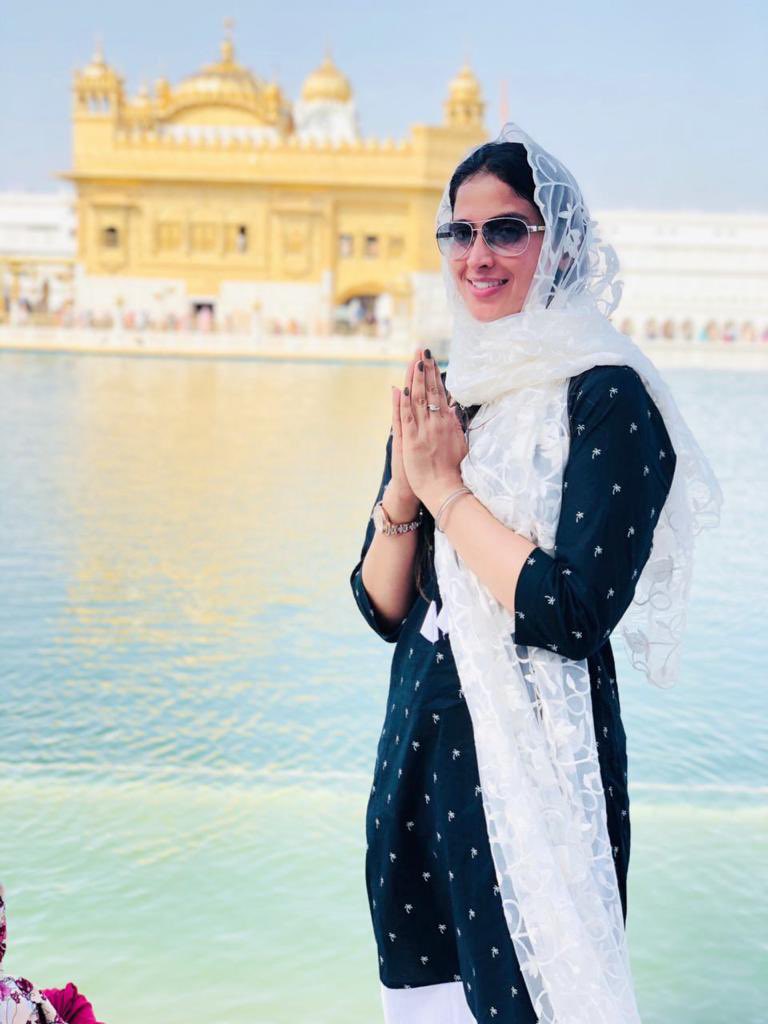 samaira_sandhu's tweet photo. Eternal Bliss 🙏🙏🙏!!
ਘਟ ਘਟ ਕੇ ਅੰਤਰ ਕੀ ਜਾਨਤ ॥ ਭਲੇ ਬੁਰੇ ਕੀ ਪੀਰ ਪਛਾਨਤ ॥
Waheguru knows the inner feelings of every heart. He knows the anguish of the good and the bad.
#goldentemple #samairasandhuofficial #samairasandhu #praytime #waheguru #feelingblessed #gratitude https://t.co/tqD5P6ATvy