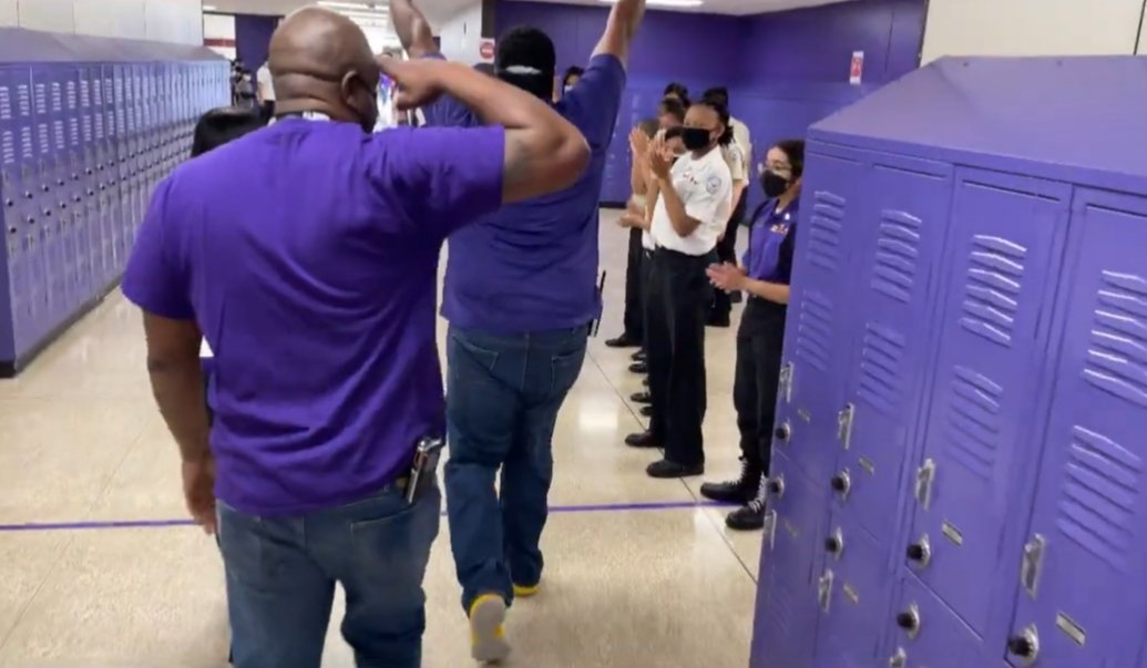 TeagueLOTC's tweet photo. The Cadets organized the teachers and students in the hallways before the AP Parade. Great job Cadets!! #MakingOurMark #WeAreTeague #AldineAnywhere #APWeek21 #AldineAPWeek21 https://t.co/IkCTnmqlIO
