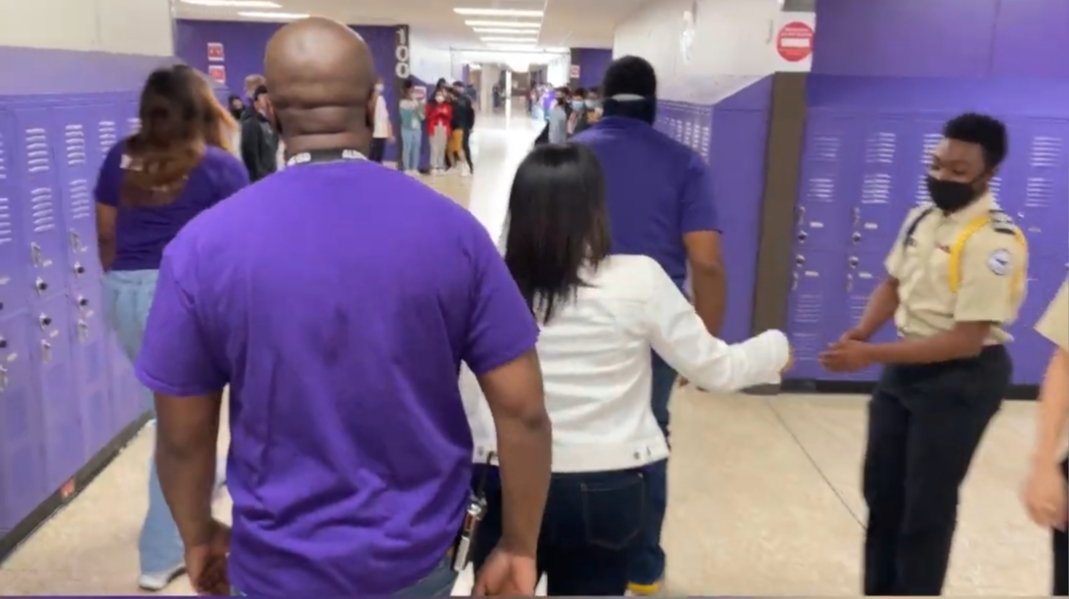 TeagueLOTC's tweet photo. The Cadets organized the teachers and students in the hallways before the AP Parade. Great job Cadets!! #MakingOurMark #WeAreTeague #AldineAnywhere #APWeek21 #AldineAPWeek21 https://t.co/IkCTnmqlIO