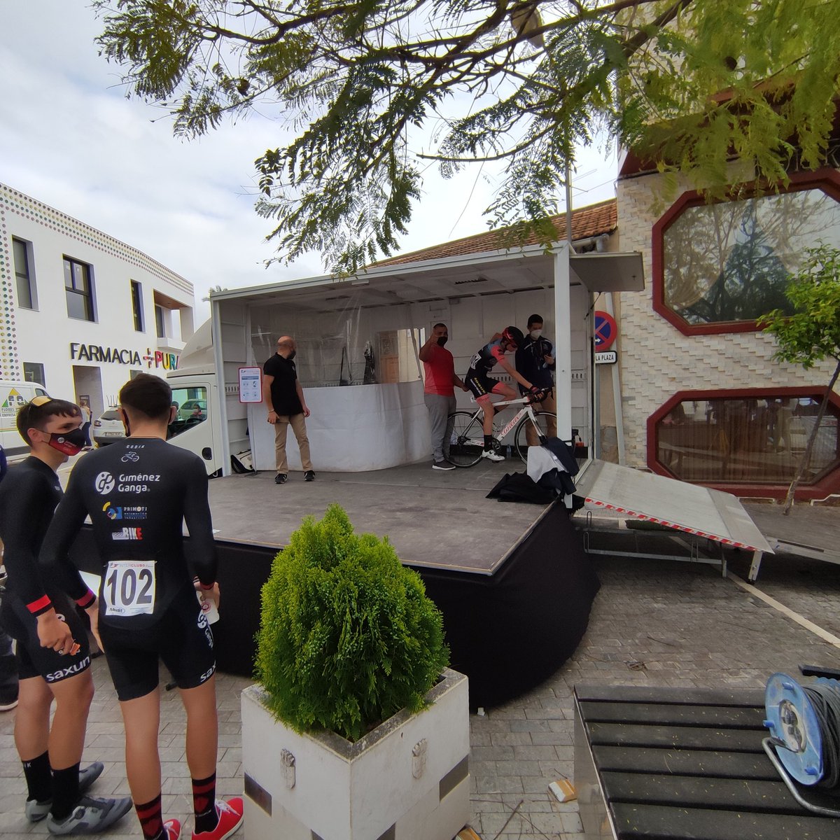 icvinalopo's tweet photo. Salida en orden y con el capo de la carrera ejerciendo de lanzador!!! No se puede pedir más!!!! https://t.co/wNzsuha34D