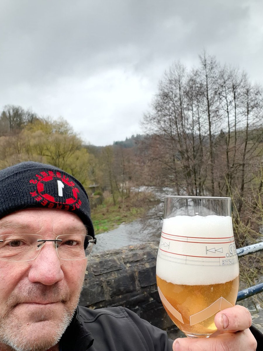 Découverte boueuse du Trail de la Soupe à La Roche-en-Ardenne. Très solides côtes mais parcours sympa de 21 km avec 800 de dénivelé positif à travers les forêts. Plusieurs passages de ruisseaux. Recup avec une petite <a href="/OmerVDG/">Omer Vander Ghinste</a> <a href="/ladh/">DH les Sports +</a> #trail #running #samedi #LaRoche #pluie  #boue