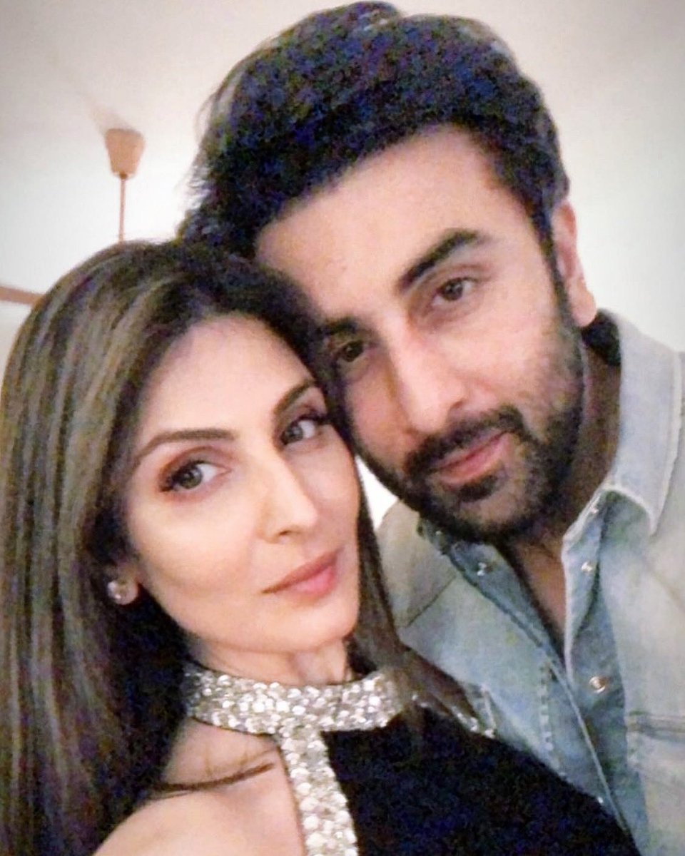 #RiddhimaKapoorSahni shares a lovely picture with #RanbirKapoor on #WorldSiblingsDay. ♥️