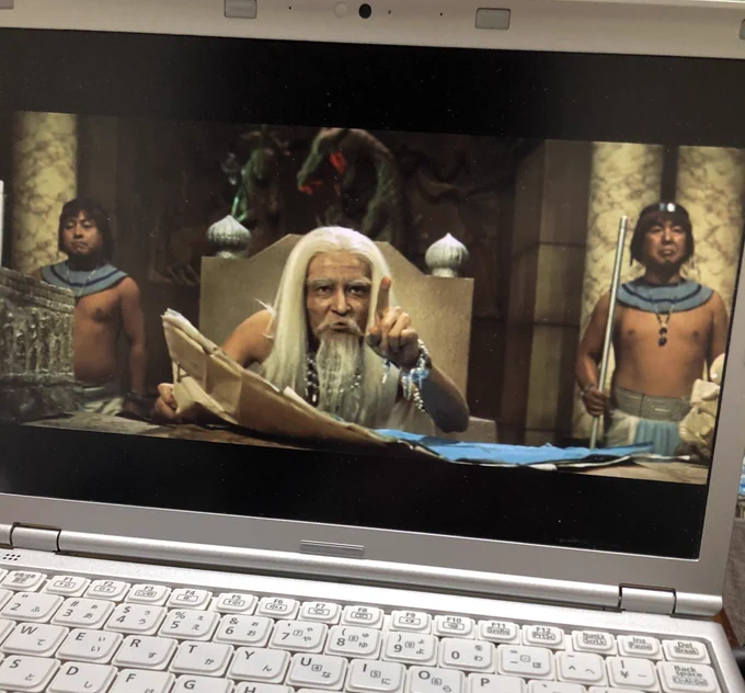 BGM代わりに映画を流しながら、原稿描いてるのんのん…
_φ(・_・ 