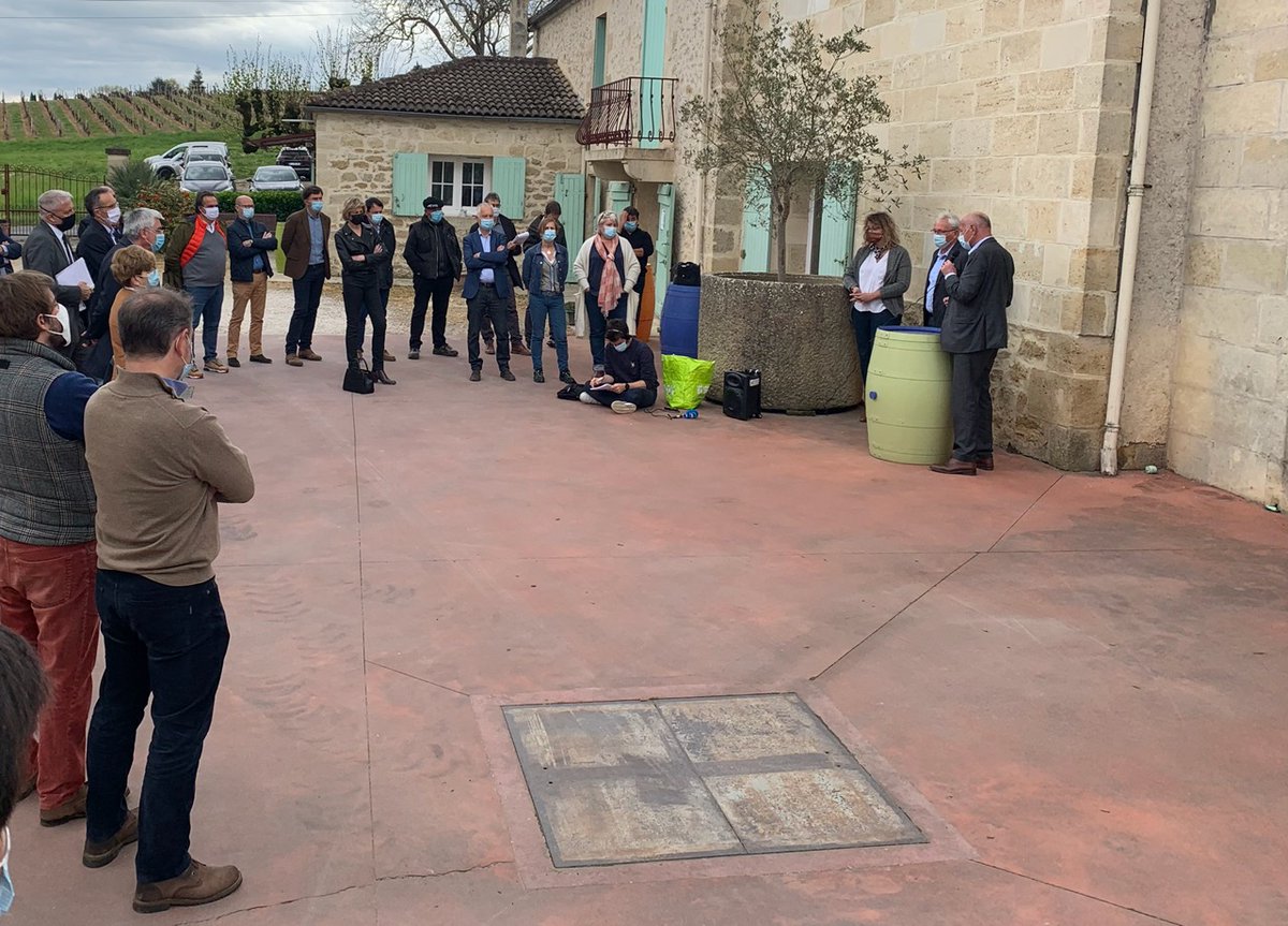 Alain Rousset (@al_rousset) on Twitter photo Visites terrain #gel | <a href="/NvelleAquitaine/">Nouvelle-Aquitaine</a> va réunir la profession, les parlementaires, collectivités. Nous allons accélérer l’innovation sur les cépages, sur la conduite, sur la protection, repenser les aides. Surtout revoir le système assurantiel avec les assureurs <a href="/chambagri33/">Chambre Agriculture 33</a> Visites terrain #gel | <a href="/NvelleAquitaine/">Nouvelle-Aquitaine</a> va réunir la profession, les parlementaires, collectivités. Nous allons accélérer l’innovation sur les cépages, sur la conduite, sur la protection, repenser les aides. Surtout revoir le système assurantiel avec les assureurs <a href="/chambagri33/">Chambre Agriculture 33</a>