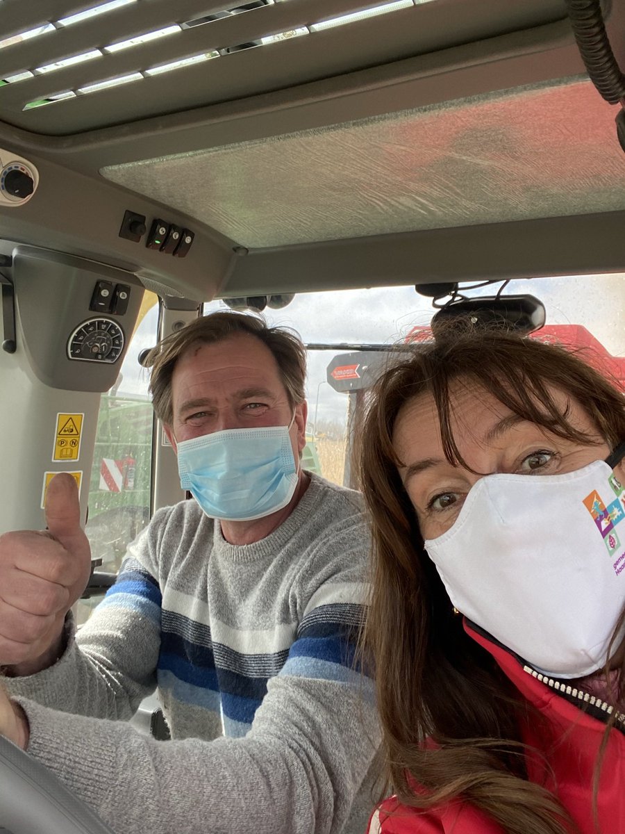 <a href="/HeinvElderen/">Hein Van Elderen</a> Wat was dit geweldig! Oogsten #Olifantsgras, grootste opslag-gras van CO2... #circulair #hergebruik in beton, karton, dieren voeding en veel meer.