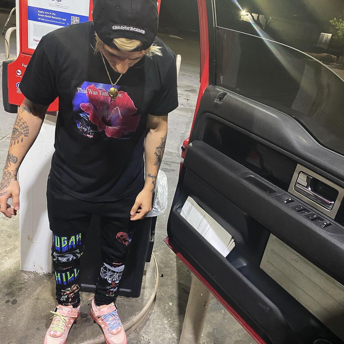 _gnarls_'s tweet photo. I fucked the bad bunnies up at the club before they even came out https://t.co/A67d5x8Xht