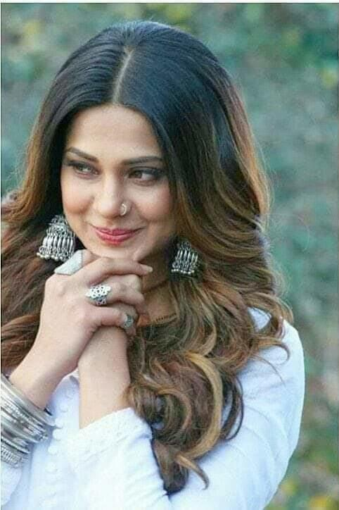 sapna81116811's tweet photo. बड़ी तबियत से पूछा उसने.
  ???.कि कौन हूँ मैं.....???
एक मुस्कान के साथ....
   .हमने भी जवाब दिया...
हर लफ्ज़ को तुझसे जोड़कर ..
..शायरी कर लूँ......
वो वजह हो तुम.. https://t.co/vGhYLEpam3