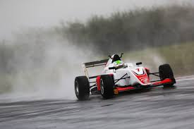 F3_sula_f1v's tweet photo. É MAIS 1 MAIS 1 DE @FariaJrF1verse (@F1VerseSalbion) após uma incrível estratégia ele ganha mais 1 a 4 seguida e fica no podio mais 1 vez ja são 9 seguidas!!!!!!!!!!!

com abandonos duplos da @AraujoRacingF1V e do marcos santos (@RatinhoRacing) no final a corrida fica assim!!!!!! https://t.co/4VAU7Pjymd