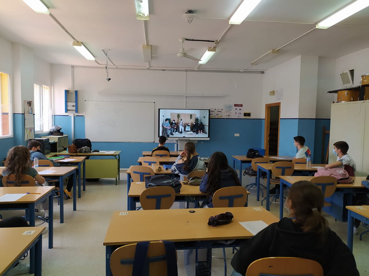 AytoBormujos's tweet photo. #BormujosParaVivir
👩‍🏫 El alumnado de 4ºESO del @iesjcd ha celebrado esta semana, de forma telemática, la 1ª actividad del Programa municipal contra el racismo, la xenofobia y otros gestos de intolerancia, organizado por la Delegación #Juventud . https://t.co/T9CHqccWod