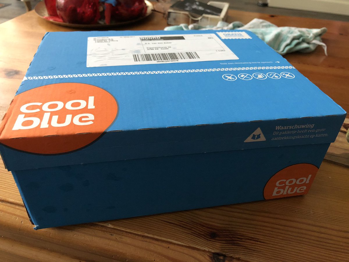 Na 1 week geen bestelling ontvangen van <a href="/bol_com/">bol</a> Dan maar <a href="/Coolblue_NL/">Coolblue</a> en zie hier: binnen 24 uur in huis. Eigenlijk wist ik het al: Coolblue snapt het wel 👊🏻