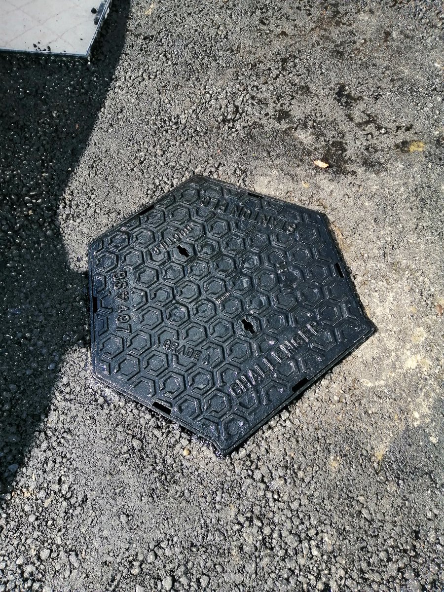 Equalrich's tweet photo. My side hussle, Iron Drain Cover restoration, trading as Dickkies Drainz @HammeriteUK #WireBrush #OneCoat #Theraputic https://t.co/QZjuhfmY83