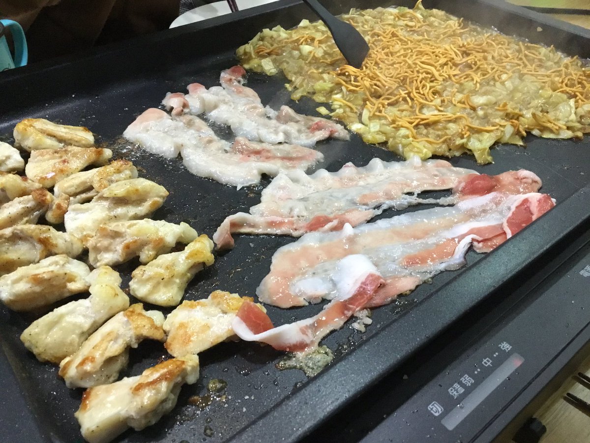 HIDEBELL13's tweet photo. 今宵は宴じゃぁーーー🍻🥓😋🌊🌊🌊

今日は呑み過ぎちゃうことを
お許しください🙇‍♂️😏😆

#湘南ベルマーレ
#bellmare
#湘南圧勝
#GET3
#祝勝会
#最高の週末
#次節も勝つぞぉベルマーレ https://t.co/mtnrnS8f3j