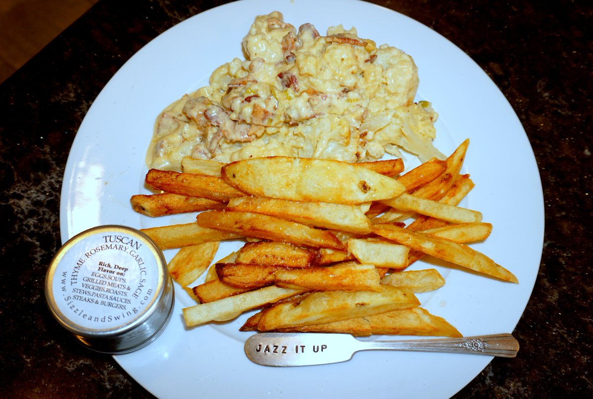 SizzleAndSwing's tweet photo. Cauliflower Cheese with smoky bacon bits and fries rounded off with our Tuscan seasoning
https://t.co/0WlCOnXzUb
@erindickins @pinch_and_dash @AbigailLong00 @RecipesVintage @CocinaRegina @kylemorecheese https://t.co/gOlmpj8SGS