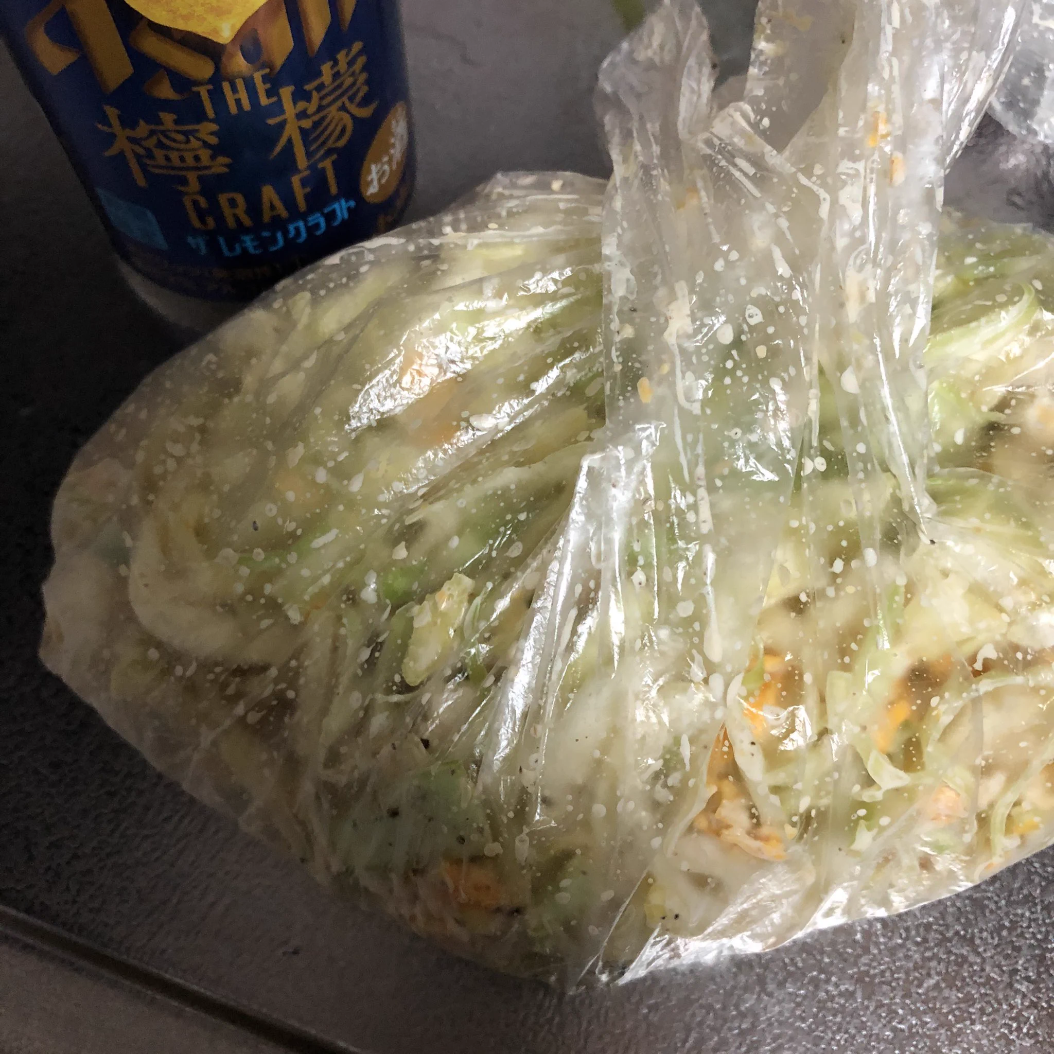 @ore825 お酒のツマミが足りなくなったので、早速作りました！ボール洗うの面倒で、アイラップに全部入れてモミモミ。酔っ払いでも簡単で美味しかったです☺️ 