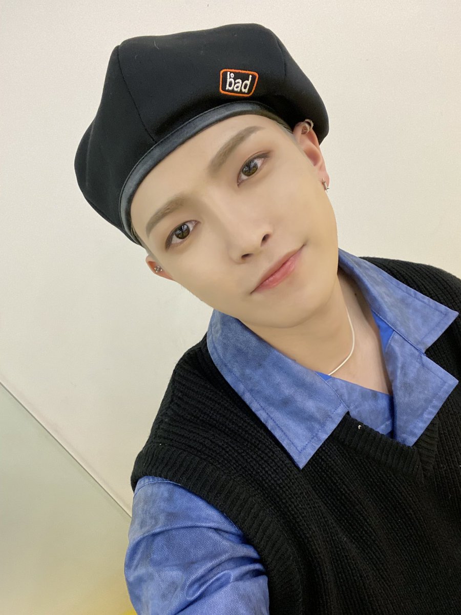 ATEEZofficial's tweet photo. [#홍중] 900days with ATINY❤️❤️❤️
Thank you🎊
#ATEEZ #에이티즈 https://t.co/yqEFZtUYQ5