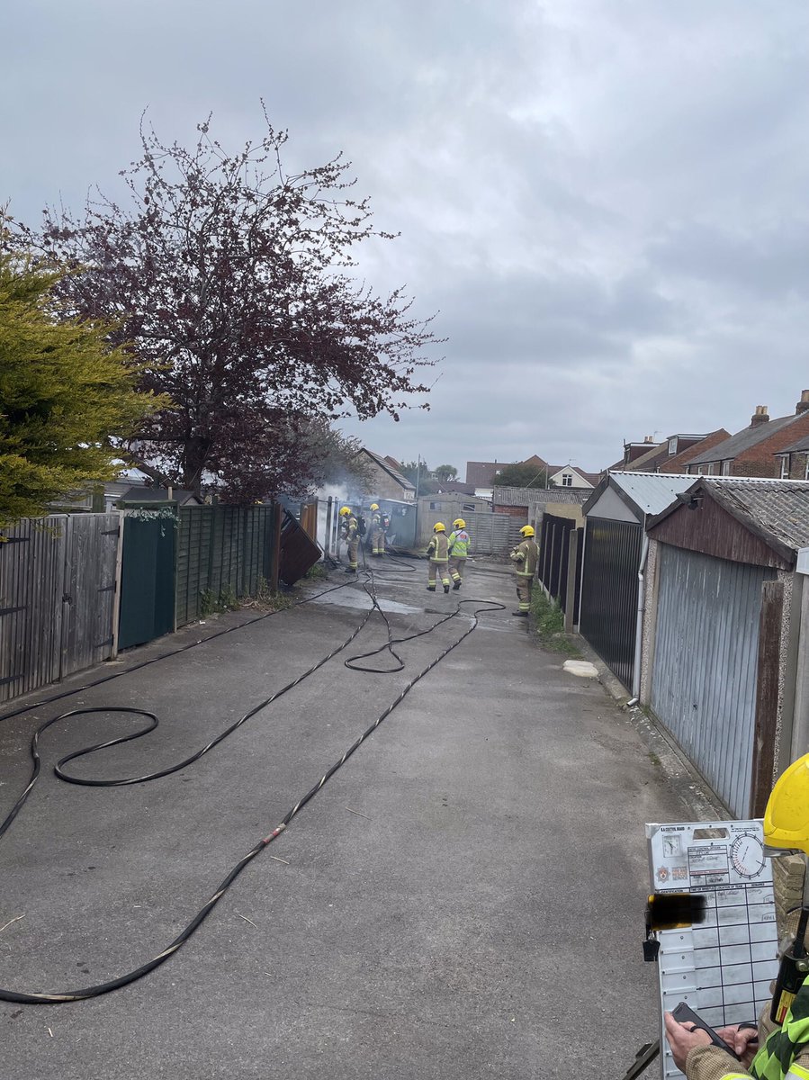 Portchester28's tweet photo. Pump &amp; ⁦@Cosham23⁩ mobilised to an incident involving 3 sheds &amp; fencing in Needlands Grove , Paulsgrove . Good response from ⁦@hiwfrs_control⁩ to mobilise a 3rd appliances due to number of calls received. 3 Hosereels &amp; BA used . TOC 10.13 https://t.co/p3DFu34pk6