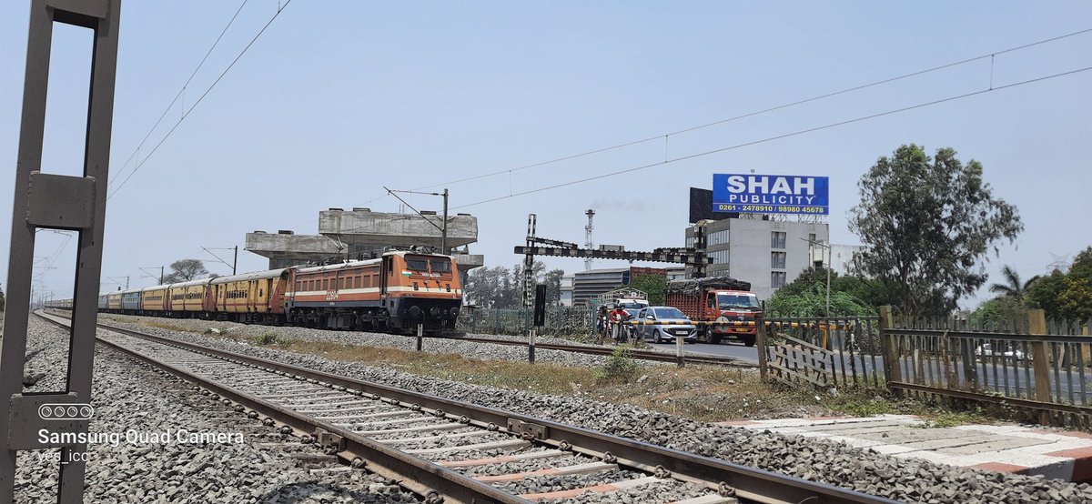 DevelopedSurat's tweet photo. Rspctd @drmbct @WesternRly @RailMinIndia @PiyushGoyal @PMOIndia ji
#Railway #Fly_Over_Bridge work @ #NH6 #Dastan_Fatak between #Surat - #Bardoli Road on
#Udhna - #Vyara #RailwayLine
need #Permission for #Further_Work
#District_Surat #yes_icc #Gujarat
Clicked by #FenilThakkar https://t.co/L0lkyOoE2m